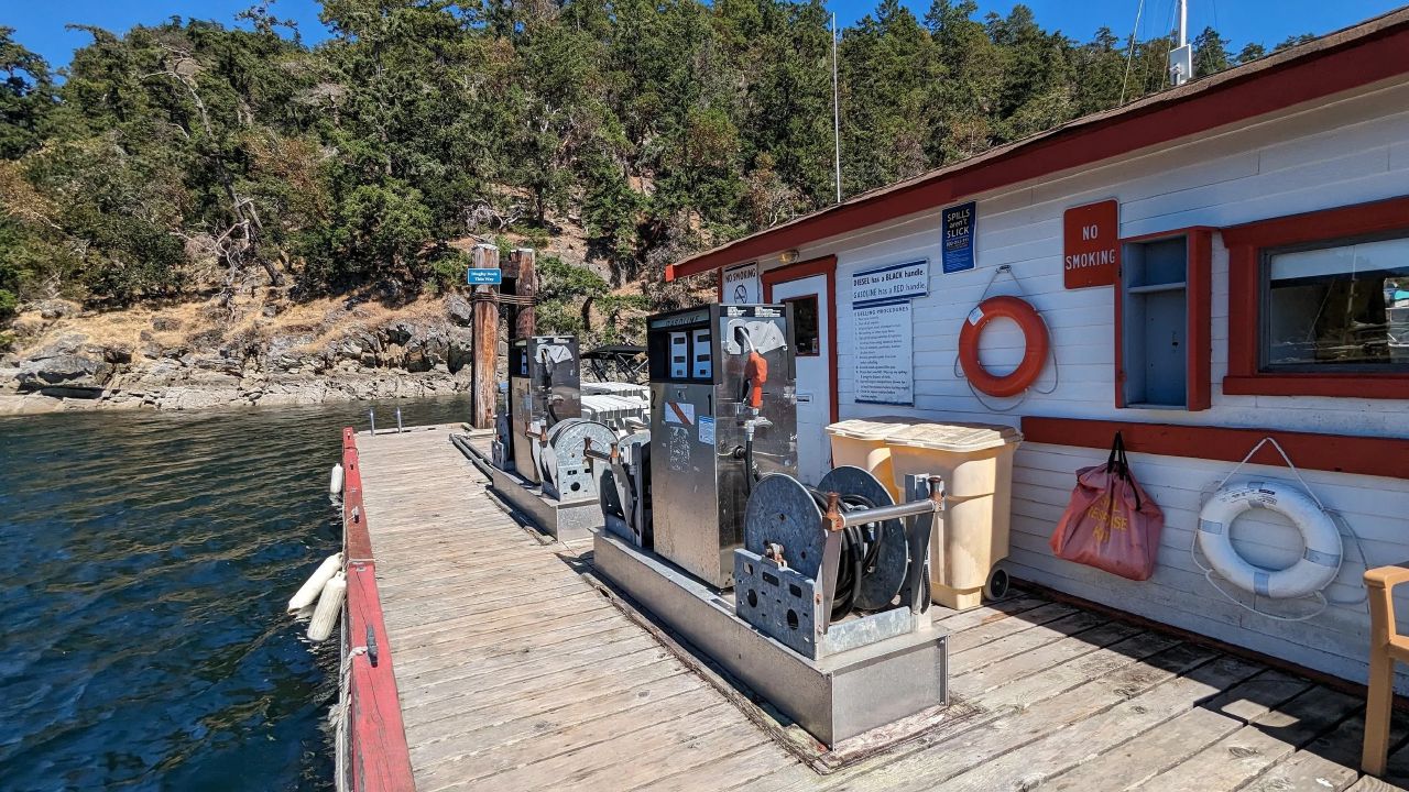 Hot tub at Poet’s Cove