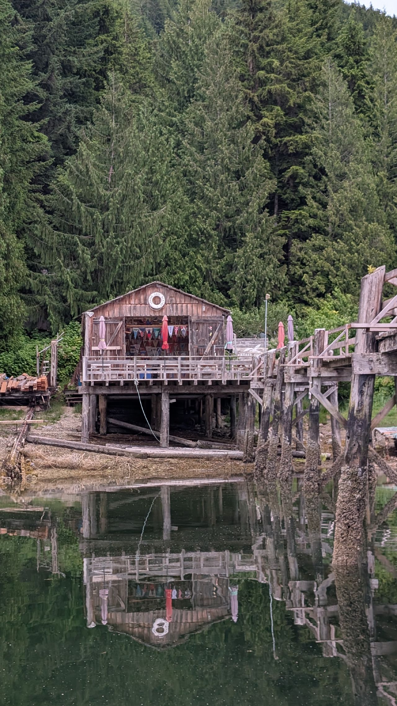 Lagoon Cove Marina building with laundry on the porch reflected in calm green water